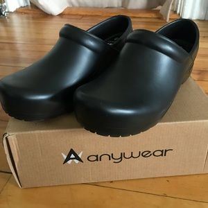 anywear Shoes - Anywear Black Clogs / women’s 9 anywear Shoes - Anywear Black Clogs / women’s 9